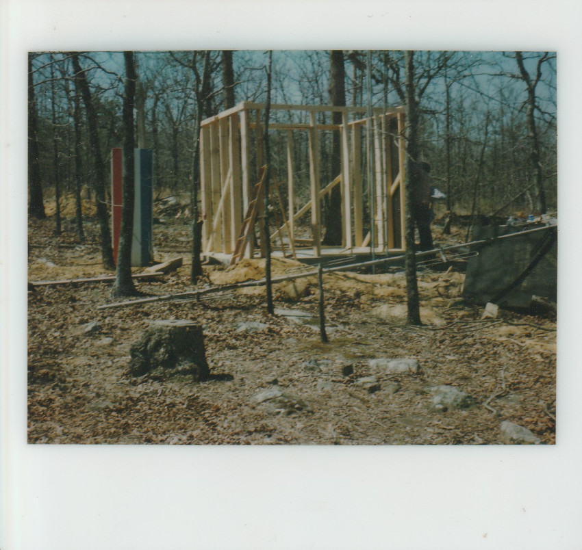  Shinall Mountain Repeater 1985
Me and friends put up building and tower For WD5HNR repeater I think it was the first personal amateur repeater on Shinall.
