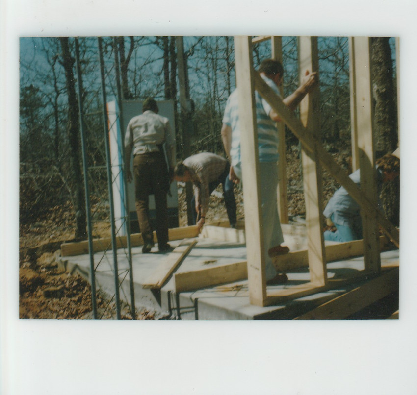  Shinall Mountain Repeater 1985
Me and friends put up building and tower For WD5HNR repeater I think it was the first personal amateur repeater on Shinall.
