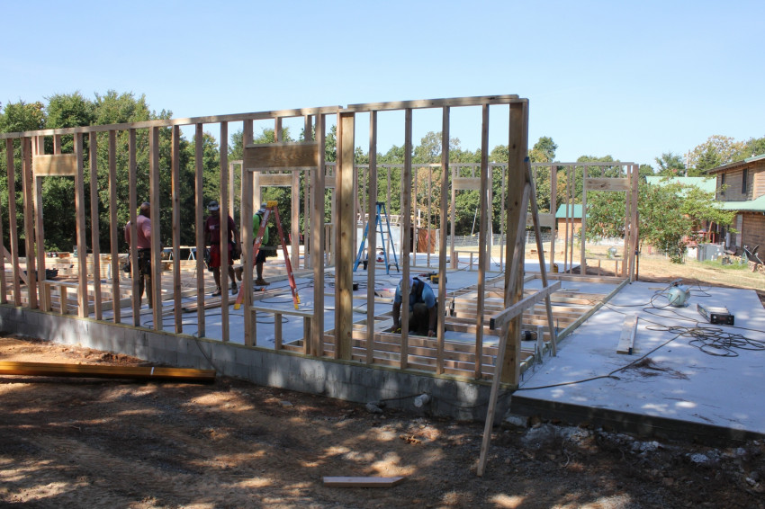 07-26-2022
Luis' first day framing
Walls and partitions
